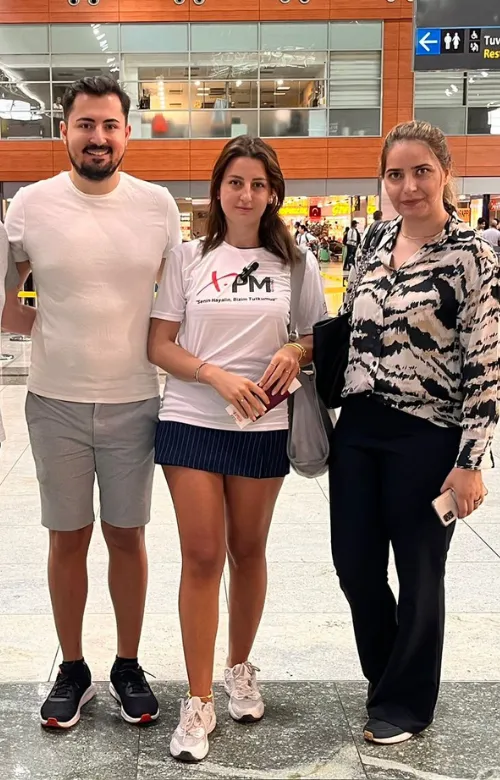 Gökçe Arslan, İstanbul Havalimanı’nda X-PM tişörtüyle